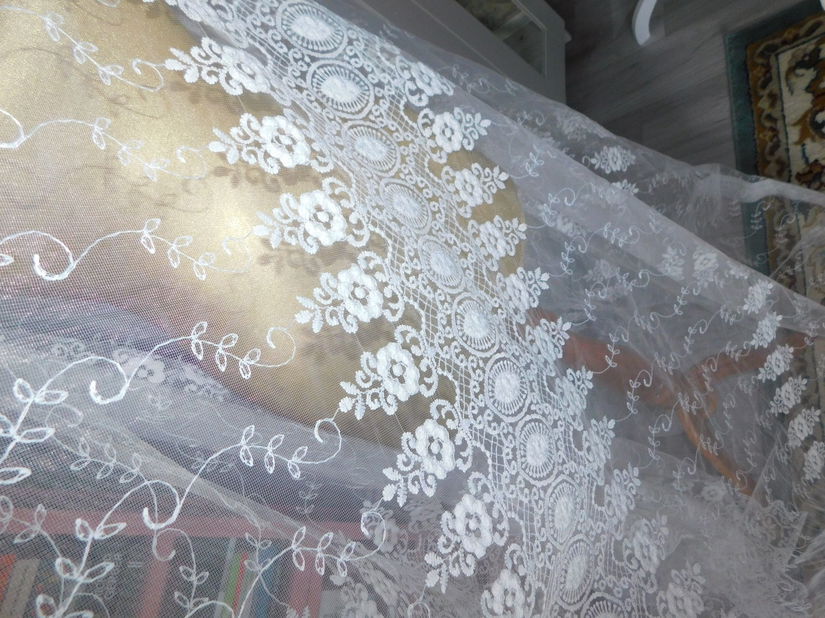 Perdea noua  dantela ,  foarte  bogata, model dantelat pe  intreaga suprafata,  alba ,   foarte  eleganta,