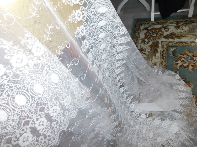 Perdea noua  dantela ,  foarte  bogata, model dantelat pe  intreaga suprafata,  alba ,   foarte  eleganta,