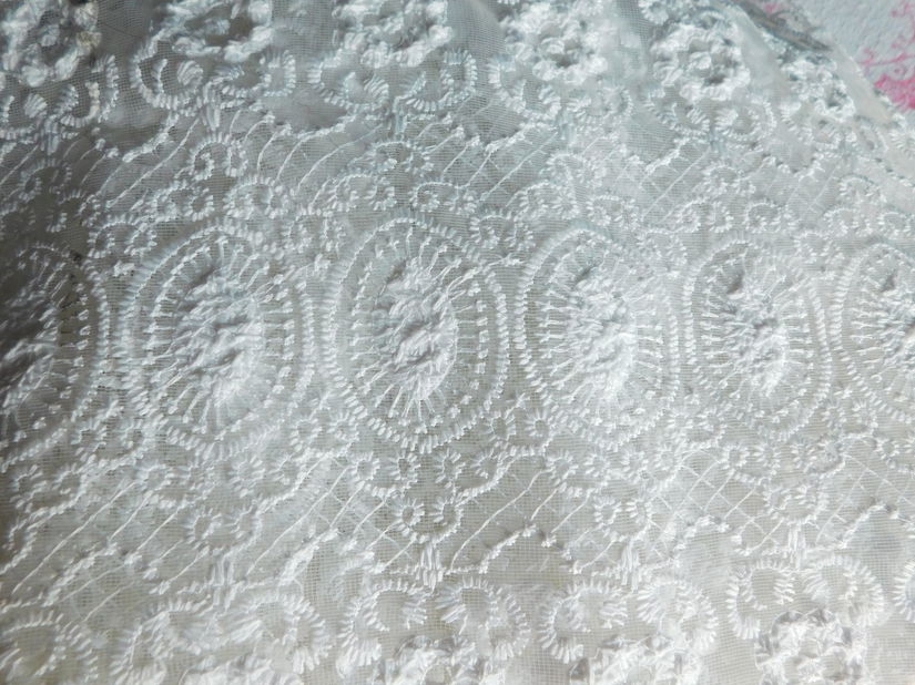 Perdea noua  dantela ,  foarte  bogata, model dantelat pe  intreaga suprafata,  alba ,   foarte  eleganta,