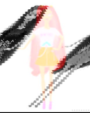 Păpusa Mira K-POP Demon Hunters, 30 cm &ndash; Păpușă modernă cu păr lung roscat