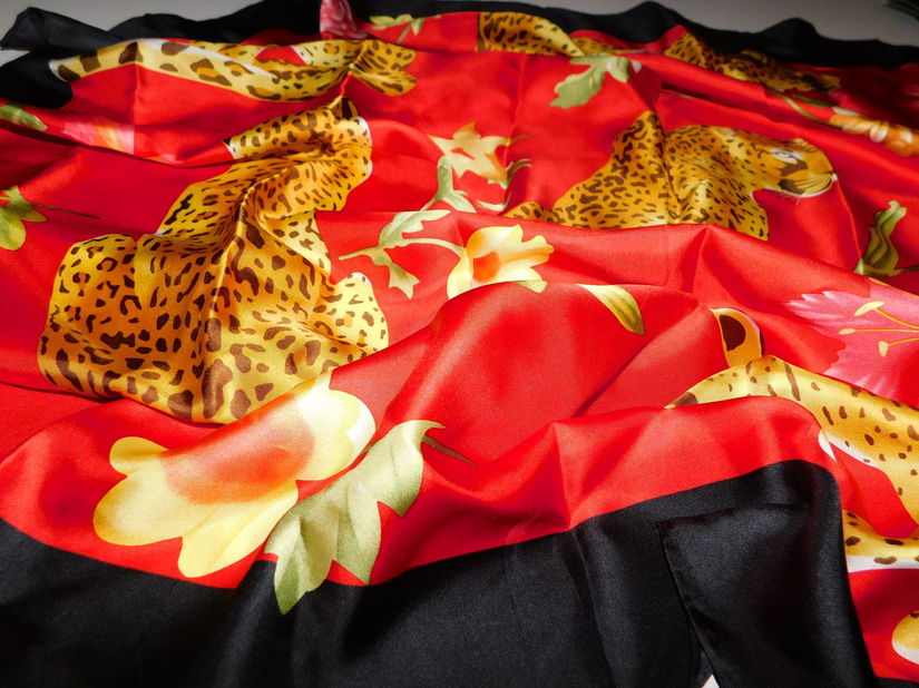 CODELLO, essrfa noua matase naturala satinata,  superba,  colier   nou cadou