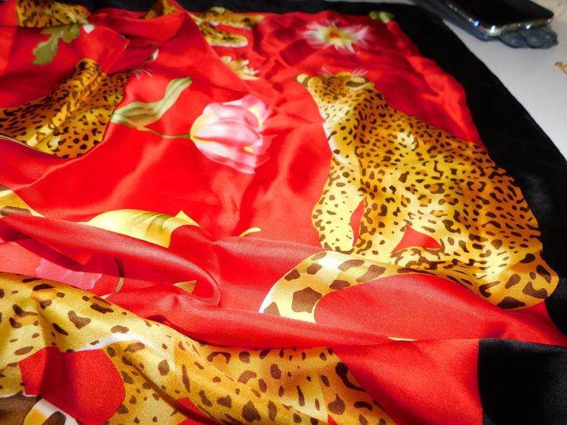 CODELLO, essrfa noua matase naturala satinata,  superba,  colier   nou cadou