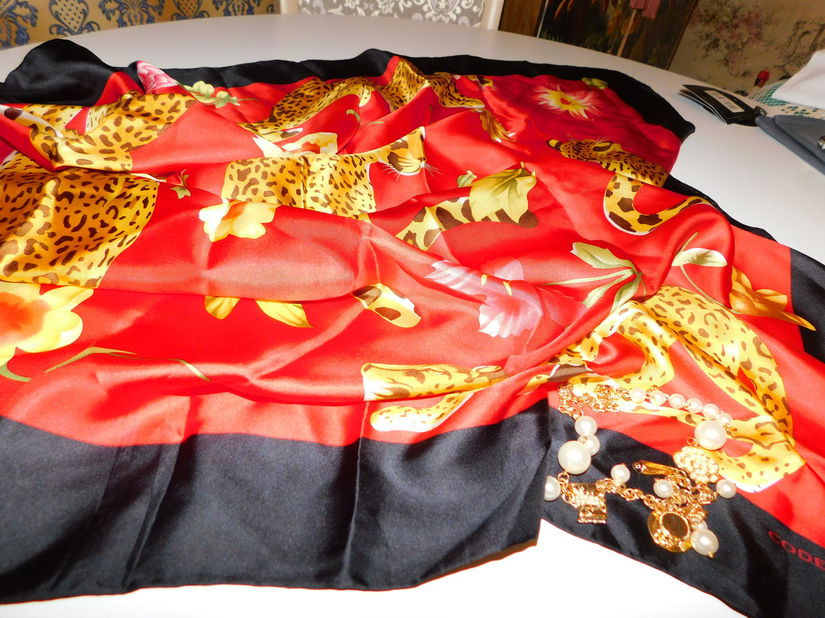 CODELLO, essrfa noua matase naturala satinata,  superba,  colier   nou cadou