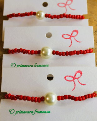 Bratari martisor,bratari din margele rosii  si perle din sticla albe