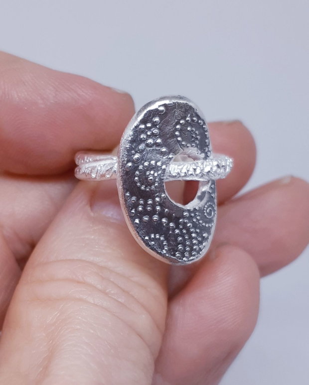 Inel unicat din argint pur, cu design catarama si model spiralat