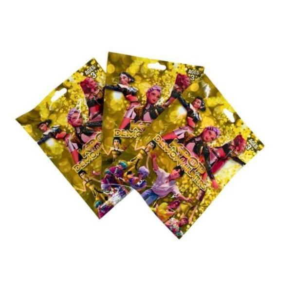 Set de 3 Plicuri K-Pop Demon Hunters Gold &ndash; 10 cm figurine + Cartonas colectionabil