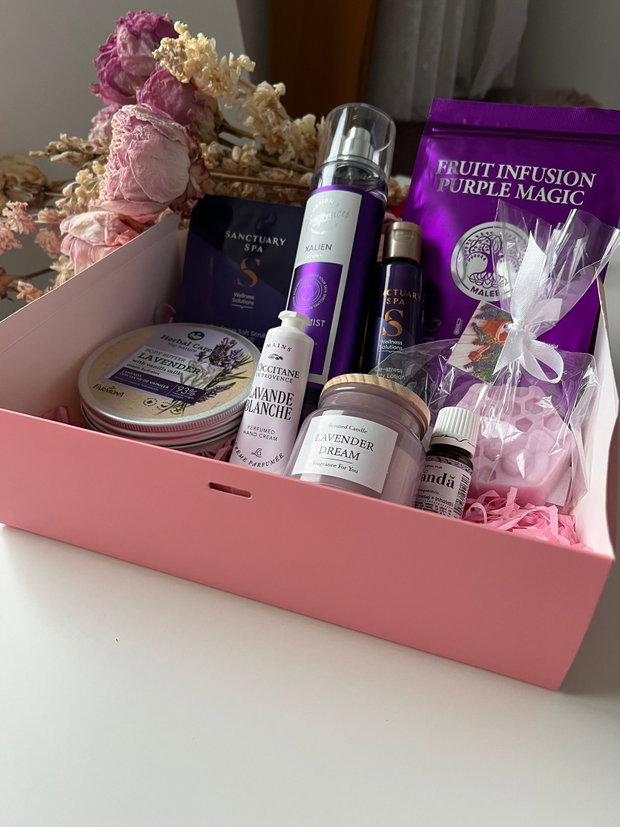 Set cadou pentru ea Provence Serenity | cutie cadou cu lavandă, ceai, lumânare și produse de îngrijire