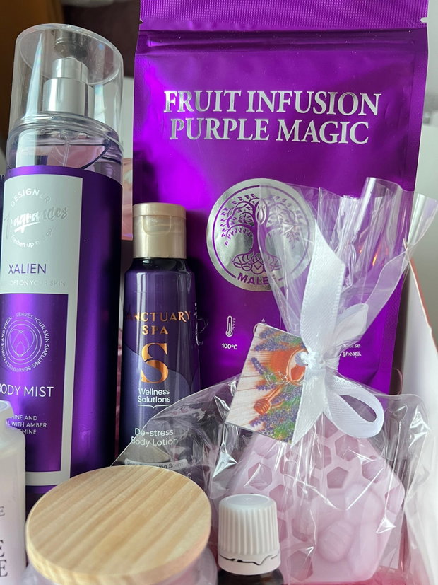 Set cadou pentru ea Provence Serenity | cutie cadou cu lavandă, ceai, lumânare și produse de îngrijire