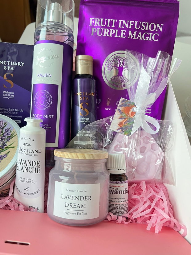 Set cadou pentru ea Provence Serenity | cutie cadou cu lavandă, ceai, lumânare și produse de îngrijire