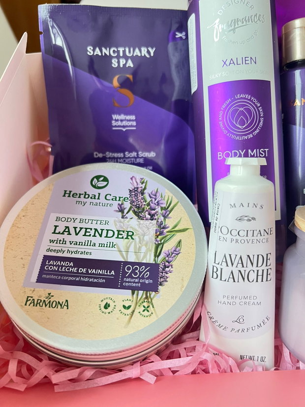 Set cadou pentru ea Provence Serenity | cutie cadou cu lavandă, ceai, lumânare și produse de îngrijire