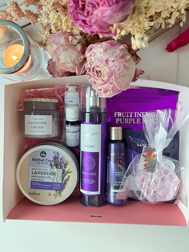 Set cadou pentru ea Provence Serenity | cutie cadou cu lavandă, ceai, lumânare și produse de îngrijire