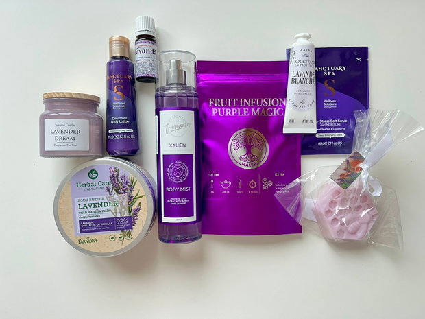 Set cadou pentru ea Provence Serenity | cutie cadou cu lavandă, ceai, lumânare și produse de îngrijire