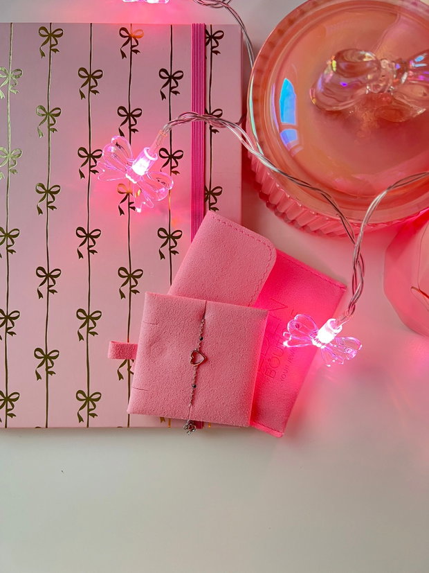Set cadou pentru ea Sweet Rituel | cutie cadou roz cu cană, lumânare, ciocolată, brățară cu inimioară