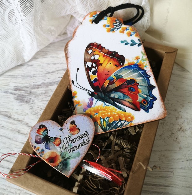 Set cadou personalizat - semn de carte si martisor