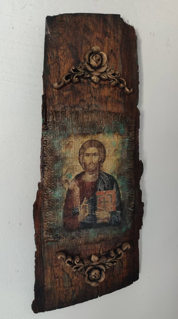 Icoană lucrata pe lemn -Iisus Hristos binecuvântând, decor spiritual handmade