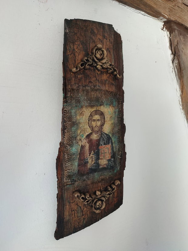 Icoană lucrata pe lemn -Iisus Hristos binecuvântând, decor spiritual handmade
