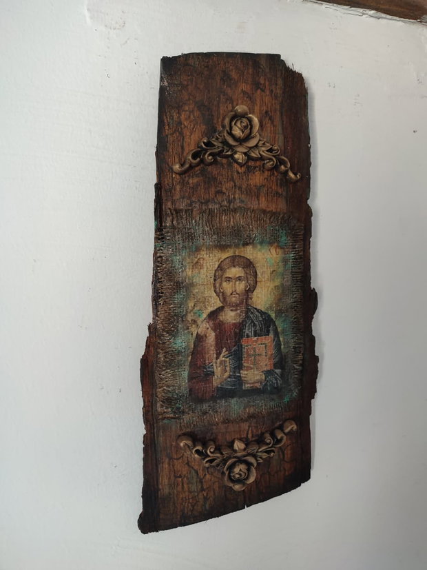 Icoană lucrata pe lemn -Iisus Hristos binecuvântând, decor spiritual handmade