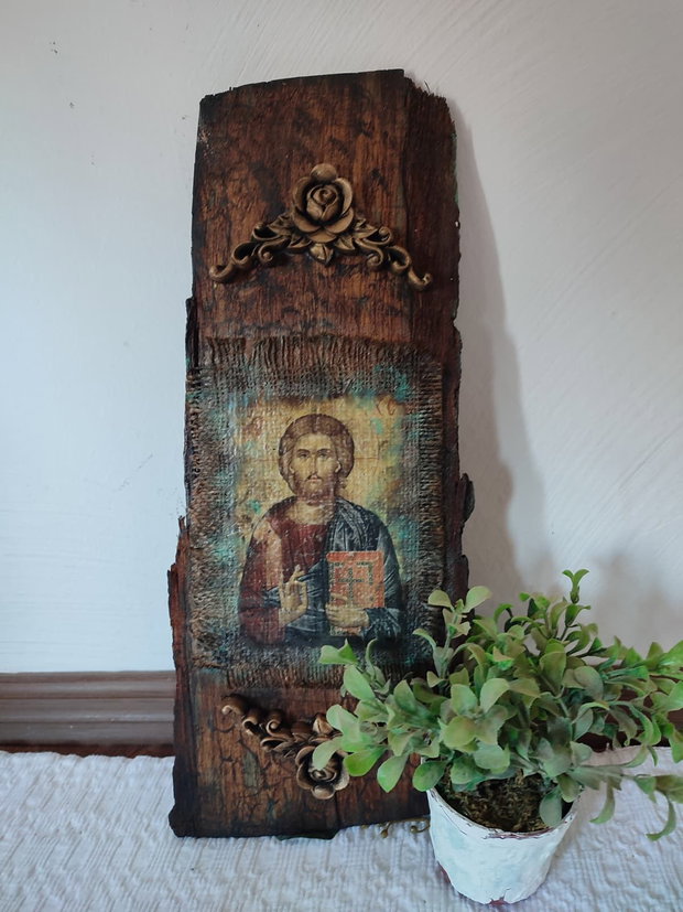 Icoană lucrata pe lemn -Iisus Hristos binecuvântând, decor spiritual handmade