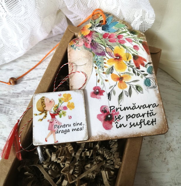 Set cadou personalizat - semn de carte si martisor