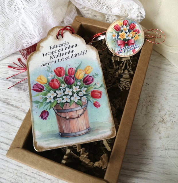 Set cadou personalziar profesoara, invatatoare, educatoare - semn de carte si martisor
