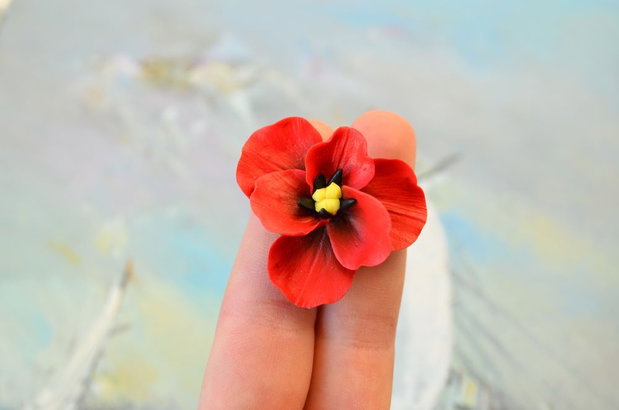Lalea rosie - Brosa martisor