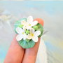 Liliacul alb- Brosa martisor