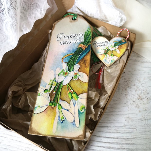 Semn de carte si martisor personalizat