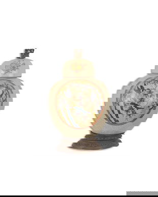 Carafa din portelan Craquele pictat cu bronz