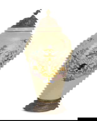 Carafa din portelan Craquele pictat cu bronz