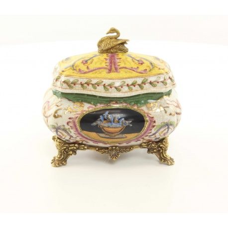 Bomboniera din portelan cu o lebada din bronz