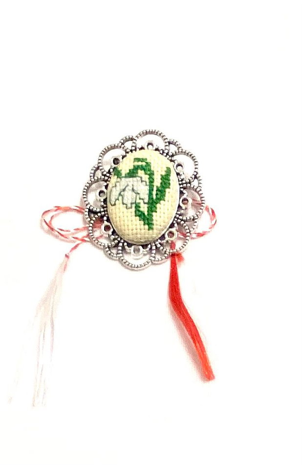 Brosa , martisor - ghiocel brodat manual