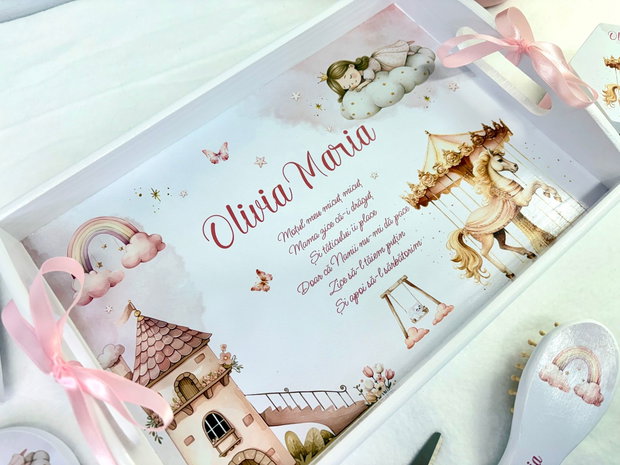 Set aniversar personalizat 1 anisor - Little girl- Tavita turta si accesorii