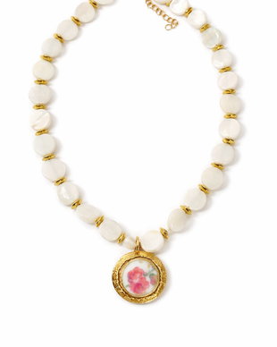 Colier "Sakura si Sidef" din fragment de portelan Limoges si banuti din sidef