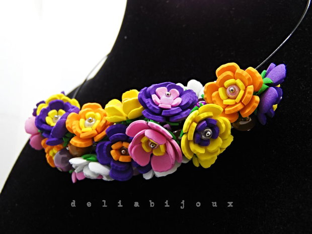 Set bijuterii handmade - flori multicolore colier și cercei (cod1376)