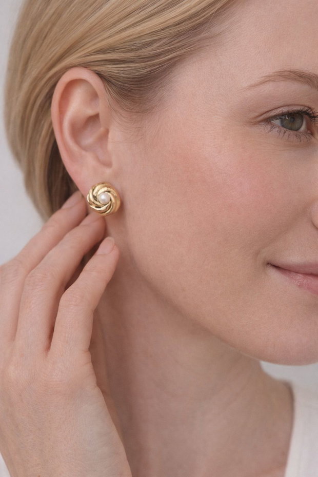 Cercei "Twist" din perle Seashell si inox placat cu aur de 18 k