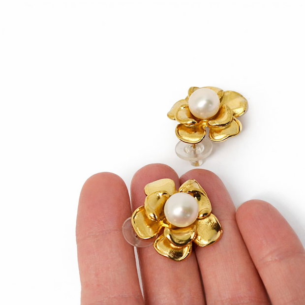 Cercei "Pearl Flower" din perle de cultura si inox placat cu aur de 18 k