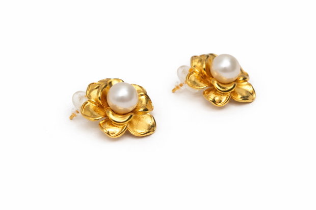 Cercei "Pearl Flower" din perle de cultura si inox placat cu aur de 18 k