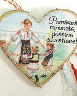 Martisor inima, personalizat pentru educatoare invatatoare