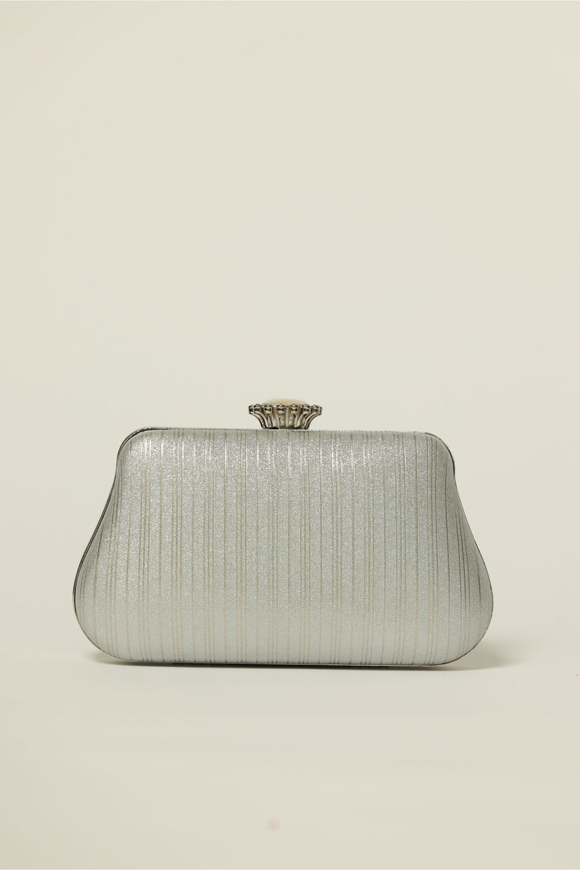 Clutch argintiu cu inchidere metalica decorativa