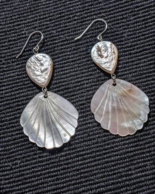 Cercei argint perle naturale de cultura baroc picatura sidef gravat evantai irizatii boho chic trendy