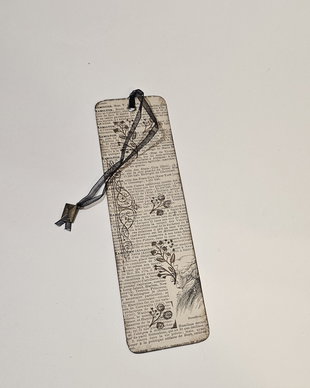 Semn de carte vintage handmade cu pagini din carte veche (1920) și charm bronz