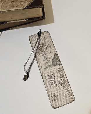 Semn de carte vintage botanic  realizat manual din pagini de carte veche (1920), cu charm