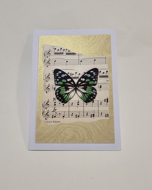 Felicitare handmade vintage  Fluture pe portativ, cu accente aurii