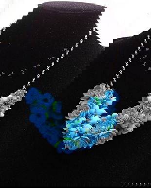 Colier handmade statement cu flori bleu - buchet floral pe lanț din inox (cod1376)