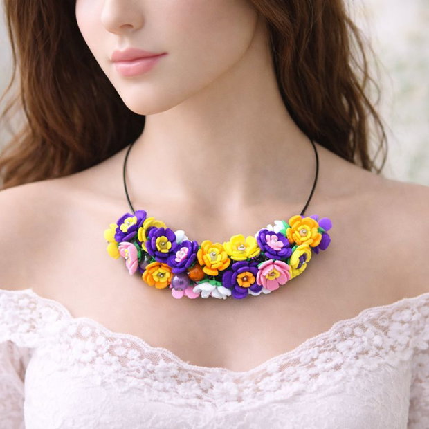 Set bijuterii handmade - flori multicolore colier și cercei (cod1376)
