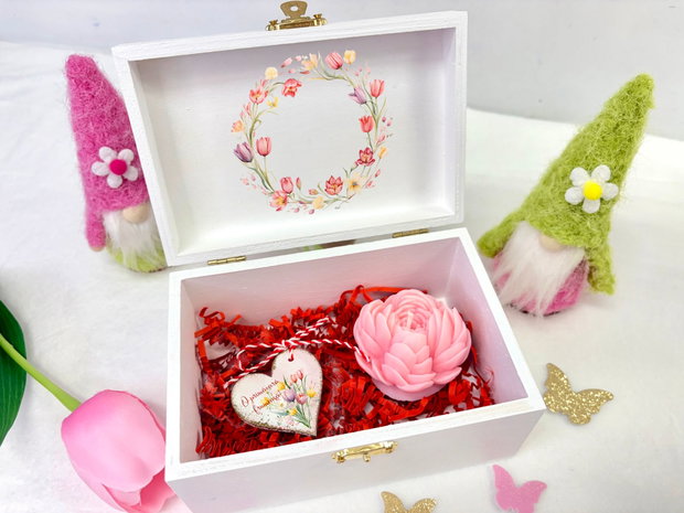 Set cadou martisor - pentru doamna educatoare/invatatoare