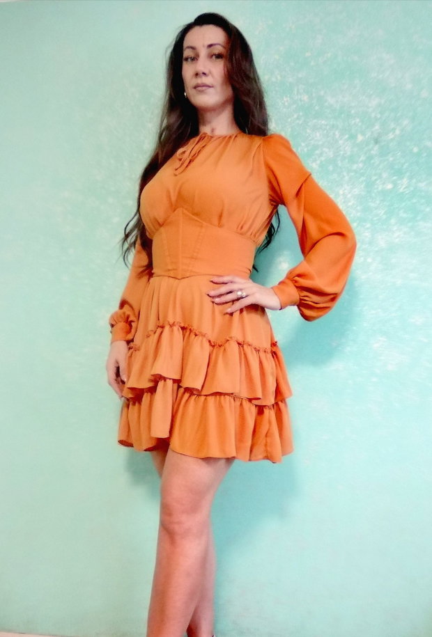 Rochie scurtă cu brâu tip corset și pantaloni scurți integrați handmade, la comandă