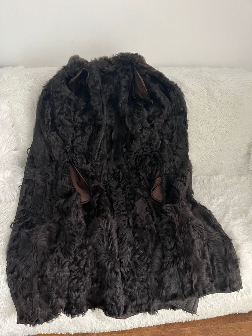 Palton lung din piele naturală cu blană naturală handmade, piesă statement