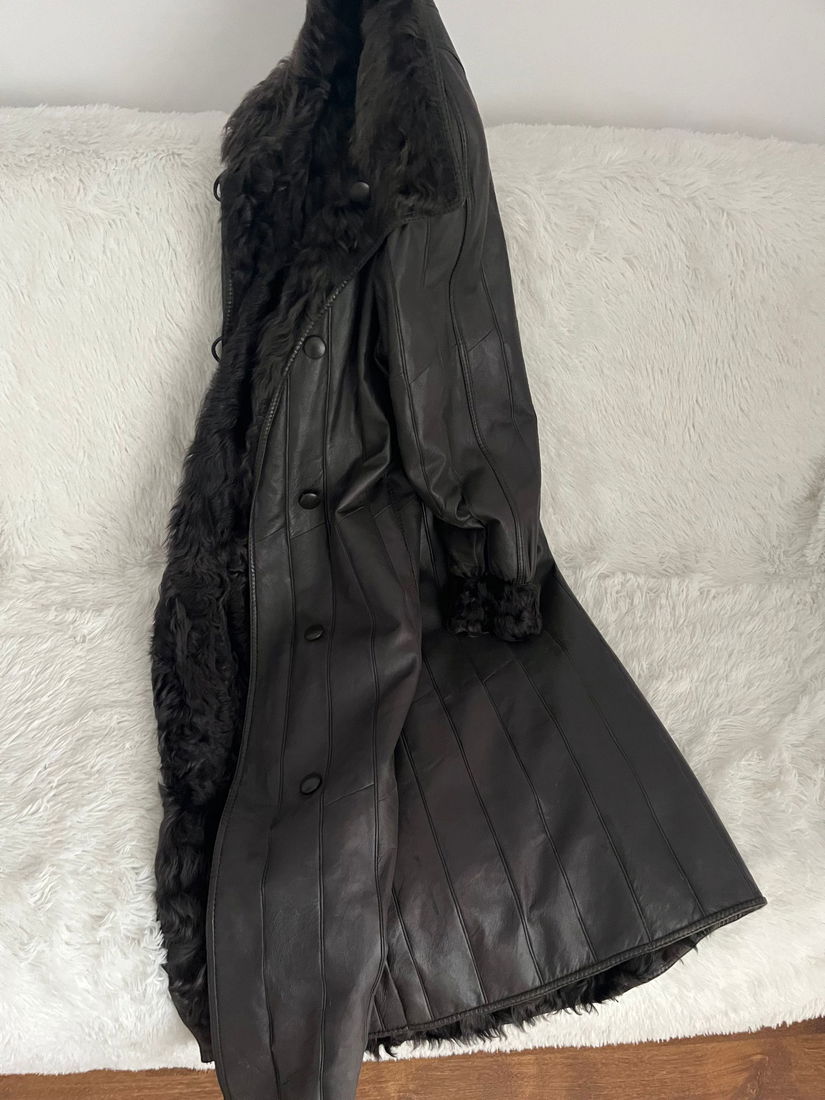 Palton lung din piele naturală cu blană naturală handmade, piesă statement