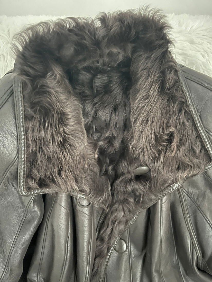 Palton lung din piele naturală cu blană naturală handmade, piesă statement